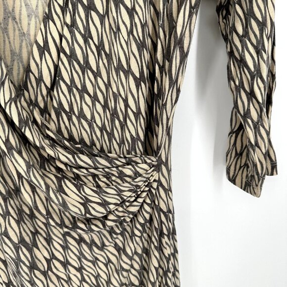 Tommy Bahama Wrap dress size Small Cream and‎ Gray - Picture 3 of 4